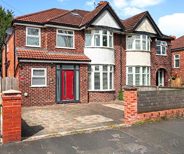5 Bedroom Semi Detached House For Sale In Langdale Road, Sale, M33