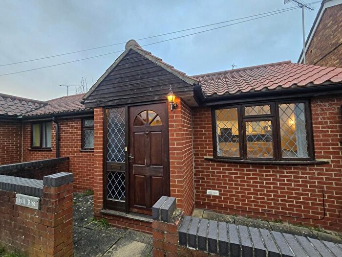 1 Bedroom Detached Bungalow To Rent In Kennington, Oxfordshire, OX1