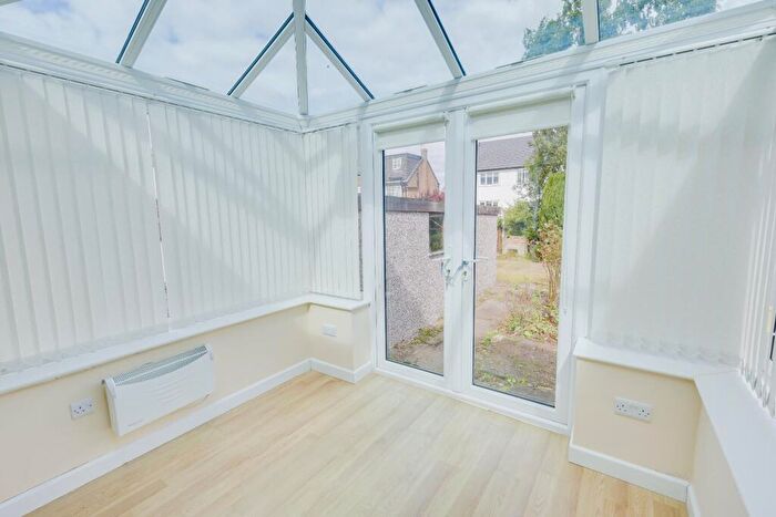 2 Bedroom Bungalow For Sale In Wrenbury Avenue, Leeds, West Yorkshire, LS16