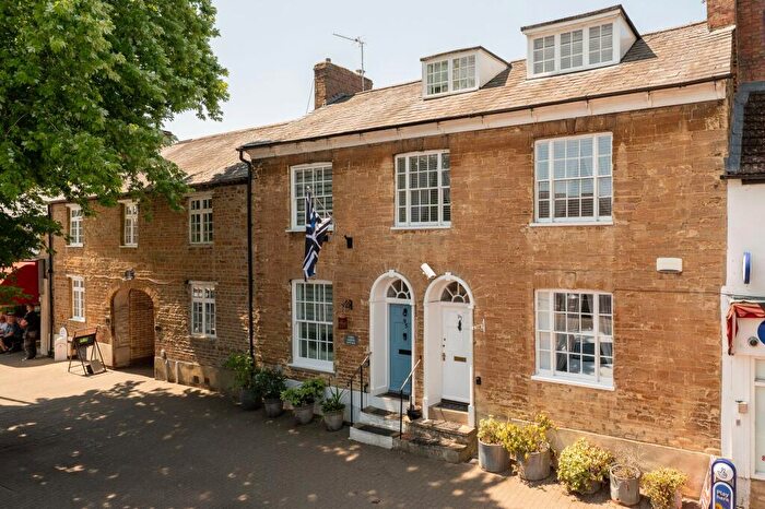 3 Bedroom Terraced House For Sale In High Street, Olney, MK46