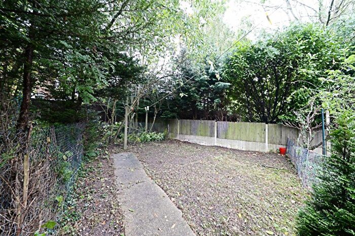 3 Bedroom Flat To Rent In Frith Court, London, NW7