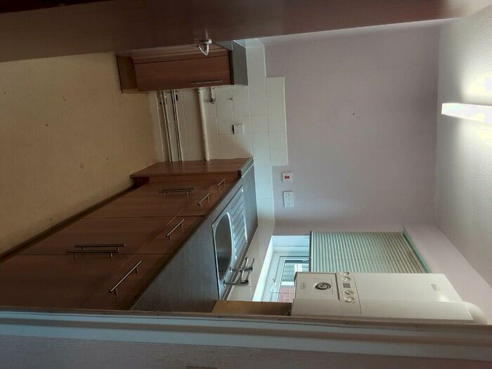 1 Bedroom Flat To Rent In Heights Lane, Bradford, West Yorkshire, BD9