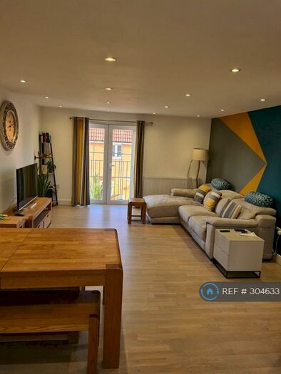 2 Bedroom Flat To Rent In Fuchsia House, Dagenham, RM10