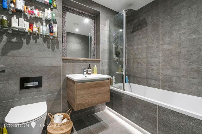 1 Bedroom Flat For Sale In Knightswood House, Rowe Lane, E9