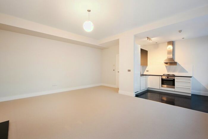 2 Bedroom Flat To Rent In Duke Of York Square, London, SW3