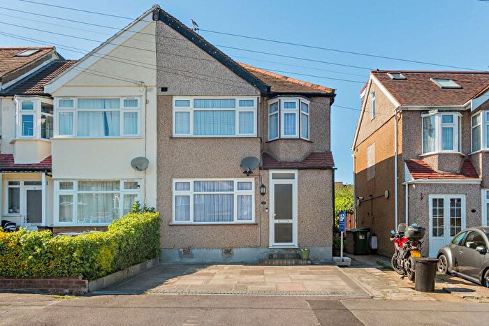 3 Bedroom Semi-Detached House For Sale In The Drive, Collier Row, RM5