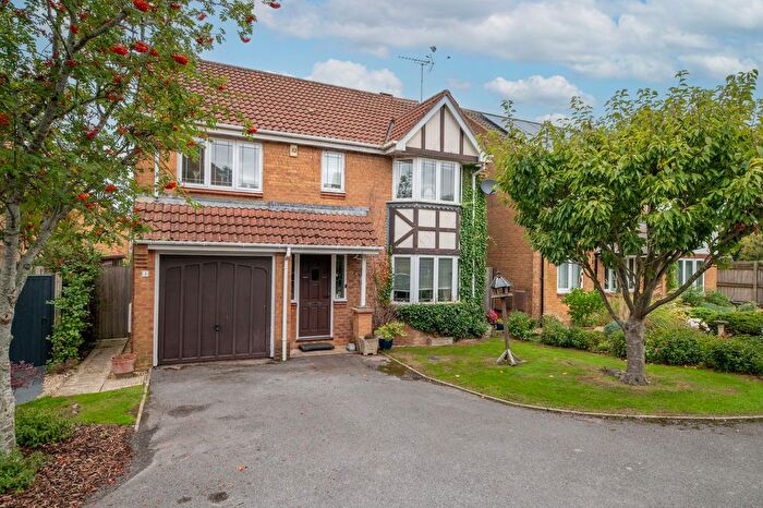 4 Bedroom Detached House For Sale In Storrington Road, Clanfield, PO8