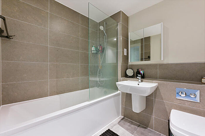 2 Bedroom Apartment To Rent In Weavers Yard, Newbury Newbury, RG14