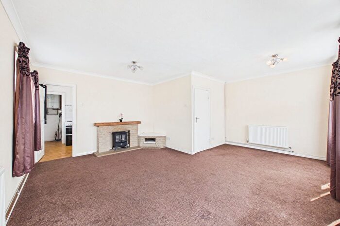 3 Bedroom Flat For Sale In Cove Road, Farnborough, Hampshire, GU14