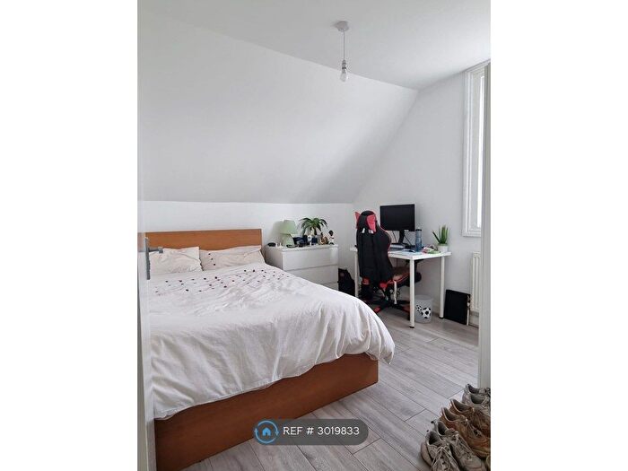 4 Bedroom Flat To Rent In Russell Road, London, N13