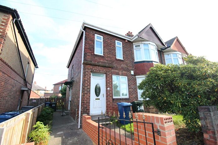 3 Bedroom Flat To Rent In Whickham View, Newcastle Upon Tyne, NE15