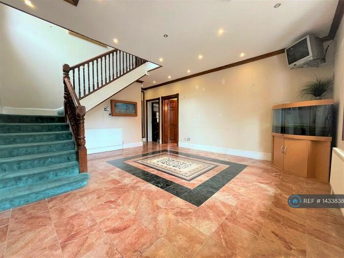 4 Bedroom Detached House To Rent In Chase Side, London, N14