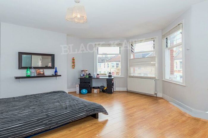 5 Bedroom Flat To Rent In Falkland Road, N8