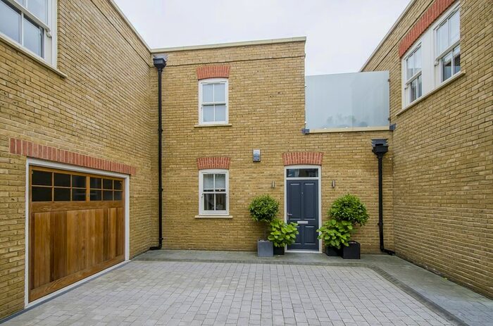 5 Bedroom Mews To Rent In Wardell Mews, Clapham, SW4