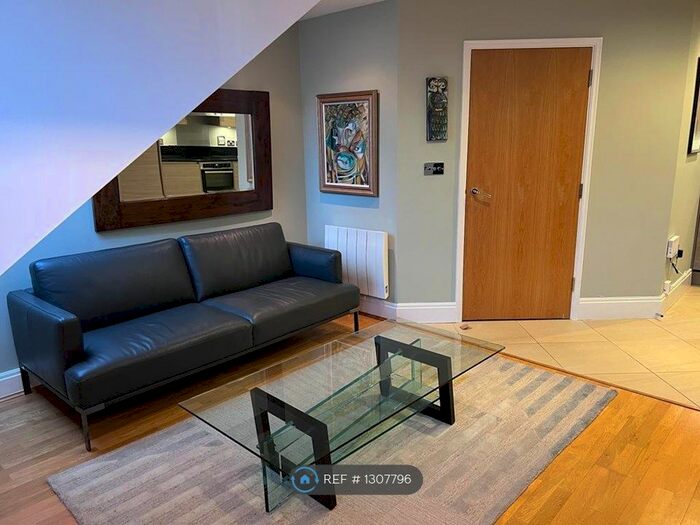 2 Bedroom Flat To Rent In Tanyard House, Brentford, TW8