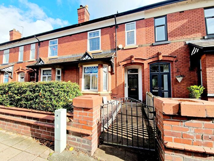 2 Bedroom Flat To Rent In Bury New Road, Whitefield, M45