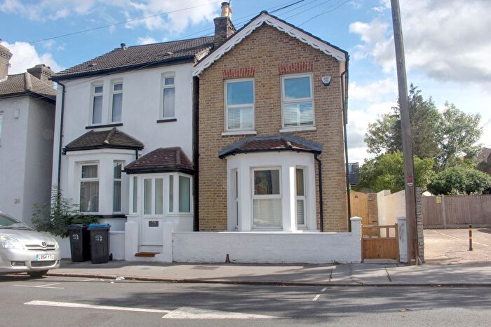 3 Bedroom Detached House To Rent In Keens Road, Croydon, CR0