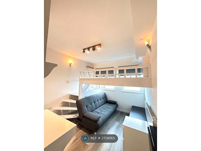 Studio To Rent In High Road Leytonstone, London, E15