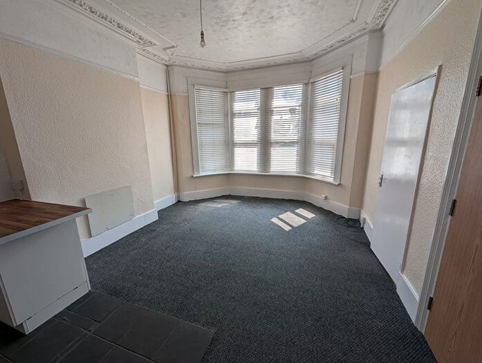 1 Bedroom Flat To Rent In Seaforth Road, Westcliff-On-Sea, SS0