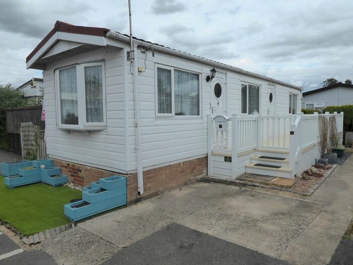 1 Bedroom Mobile/park Home For Sale In St. Johns Priory Park, Lechlade, Gloucestershire, GL7