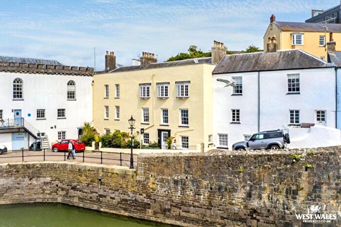 4 Bedroom End Of Terrace House For Sale In Pier Hill, Tenby, SA70