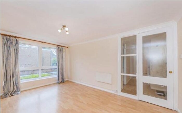 2 Bedroom Flat To Rent In Grange Road, SM2