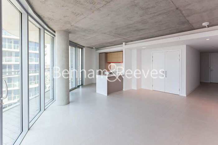 3 Bedroom Apartment To Rent In Hoola Apartments, Royal Victoria, E16