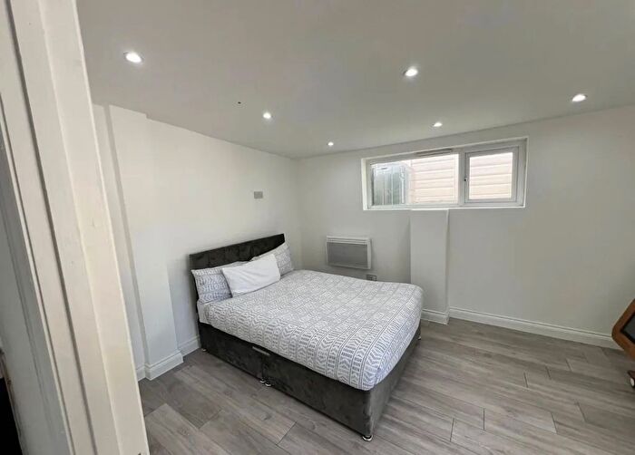 1 Bedroom Flat To Rent In Greyhound Lane, London, SW16