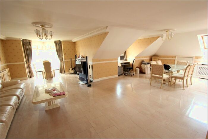 2 Bedroom Flat To Rent In Riverside Gardens, London N3