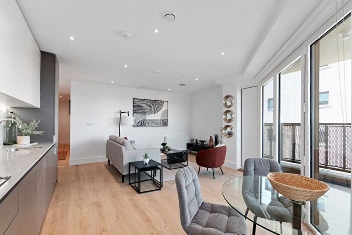 2 Bedroom Flat To Rent In Sutton Park House, SM1