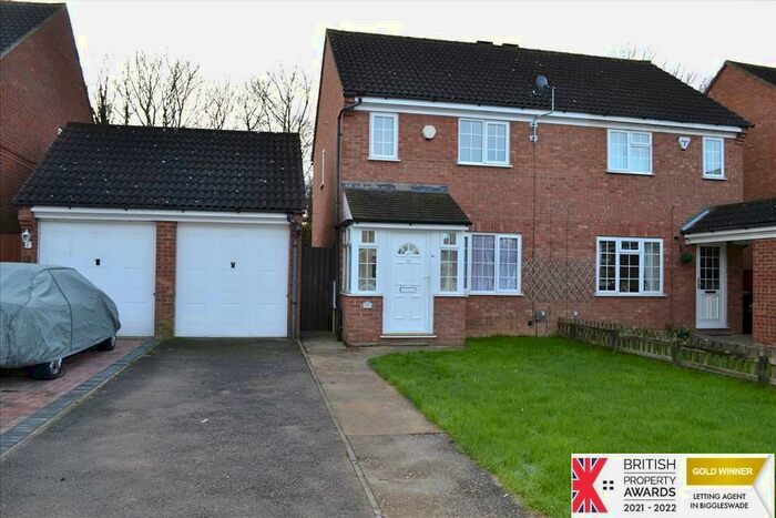 3 Bedroom Semi-Detached House To Rent In Hawesmere Close, Biggleswade, SG18