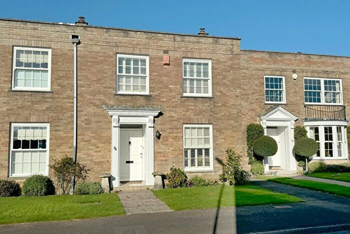 3 Bedroom End Of Terrace House For Sale In Courtenay Place, Lymington, Hampshire, SO41