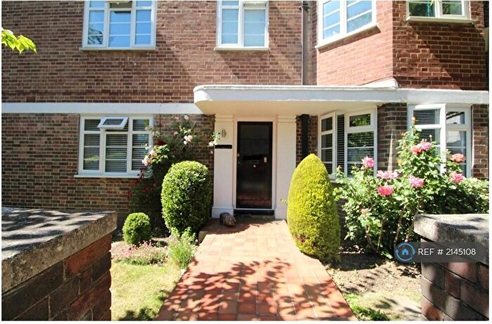 2 Bedroom Flat To Rent In St. Marks Hill, Surbiton, KT6
