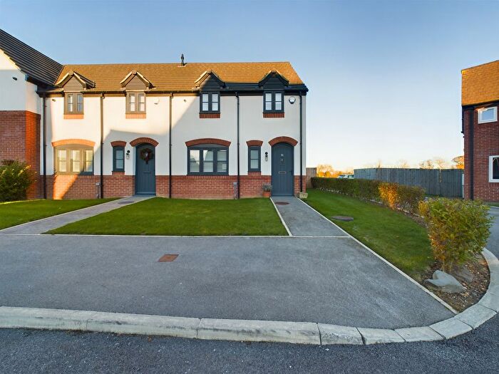 3 Bedroom End Of Terrace House For Sale In Pymhurst Crescent, Hull, HU7