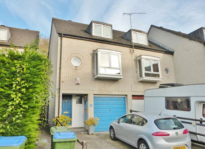 3 Bedroom Semi-Detached House To Rent In Laurel Close, Woolston, Southampton, SO19