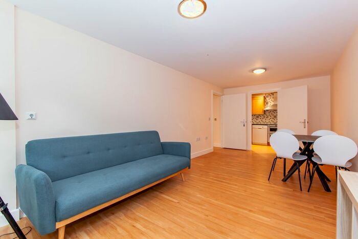 2 Bedroom Flat To Rent In Beech Road, Headington, OX3