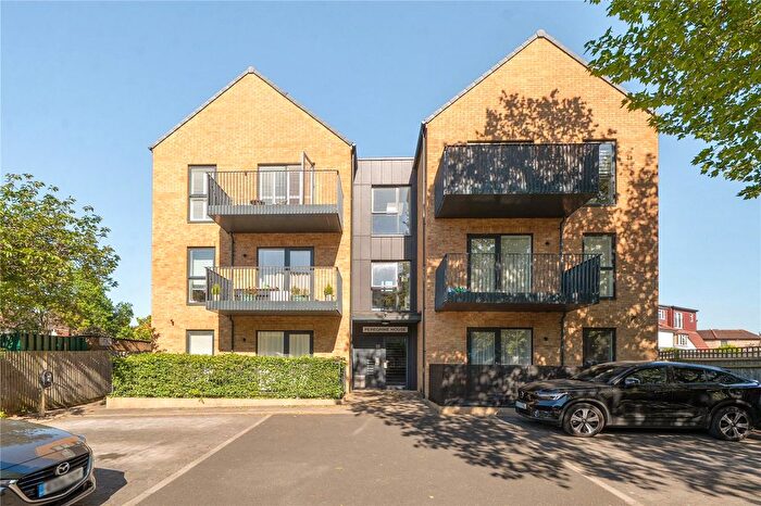 2 Bedroom Flat For Sale In Gurnell Grove, Ealing, W13