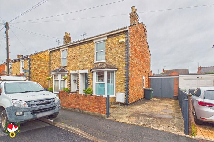 3 Bedroom Semi Detached House For Sale In Hartington Road, Gloucester, GL1