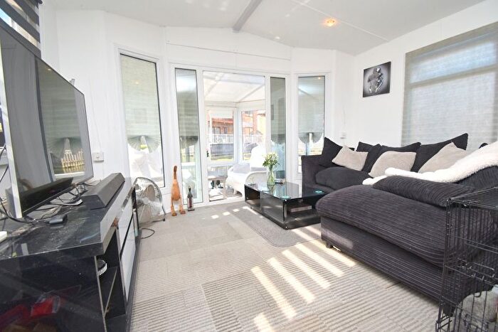 2 Bedroom Houseboat For Sale In Banks End, Wyton, Huntingdon, PE28