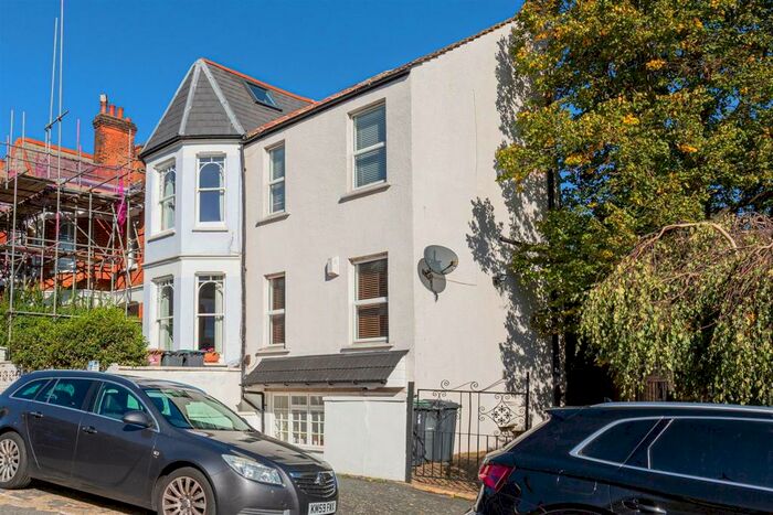 3 Bedroom Flat To Rent In Elyne Road, Finsbury Park, N4