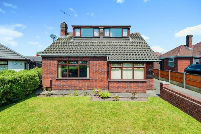 3 Bedroom Bungalow For Sale In Mayfield Avenue, Widnes, Cheshire, WA8