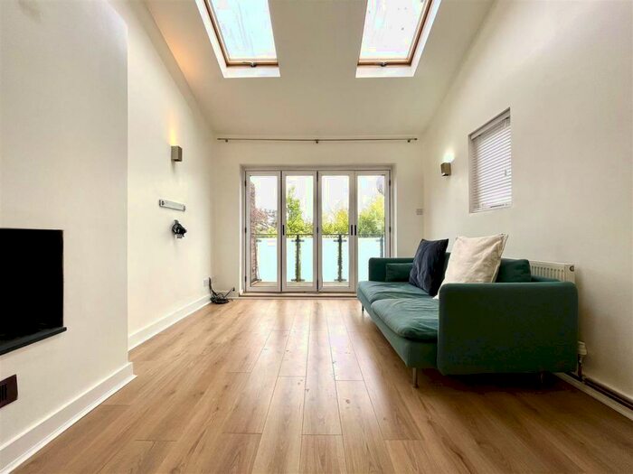 2 Bedroom Flat To Rent In Hanley Road, Stroud Green, N4