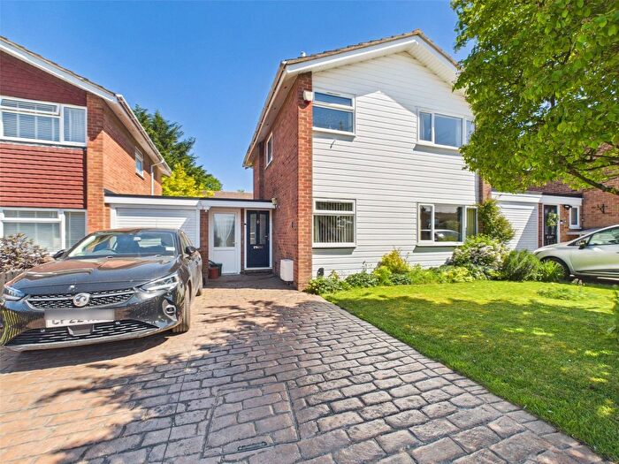 3 Bedroom Detached House For Sale In Glynswood, Chinnor, Oxon, OX39