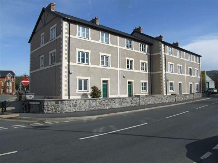 2 Bedroom Flat To Rent In Conwy Terrace, Llanrwst, LL26