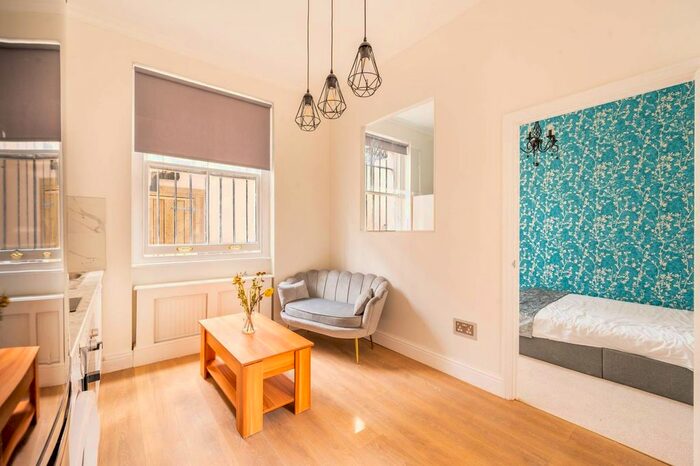 1 Bedroom Flat To Rent In Castletown Road, Barons Court, London, W14