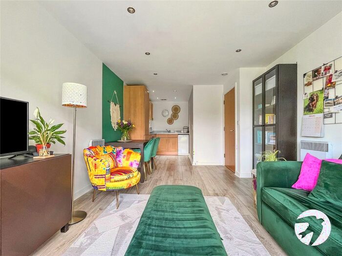 1 Bedroom Flat For Sale In Alisander Close, Snodland, Kent, ME6
