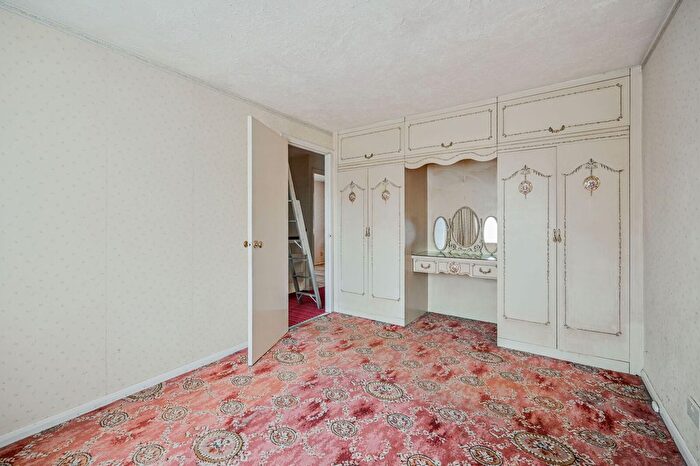 3 Bedroom Terraced House For Sale In Samantha Close, Walthamstow, London, E17