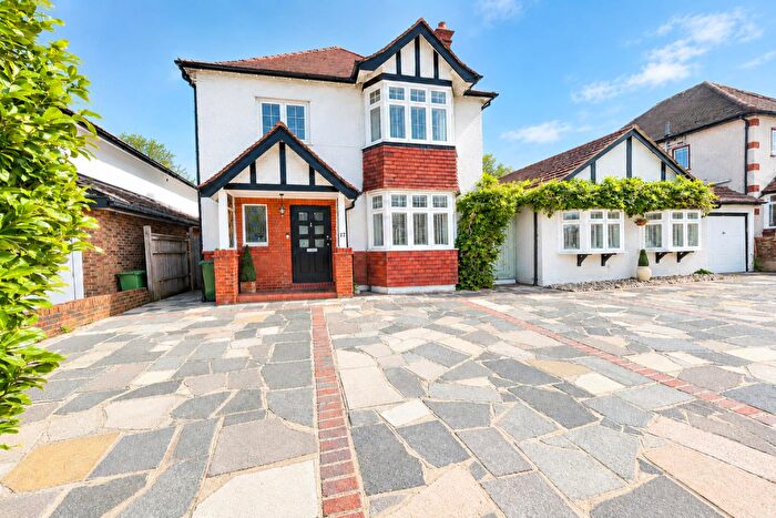 6 Bedroom Detached House For Sale In Holland Avenue, Cheam, SM2