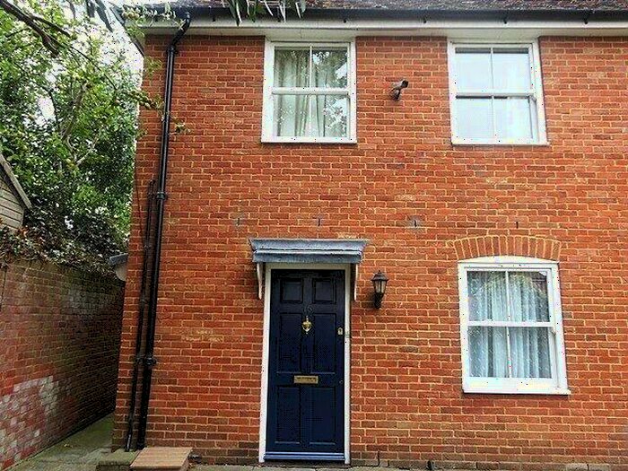 1 Bedroom Flat To Rent In Hospital Lane, Canterbury, Kent, CT1