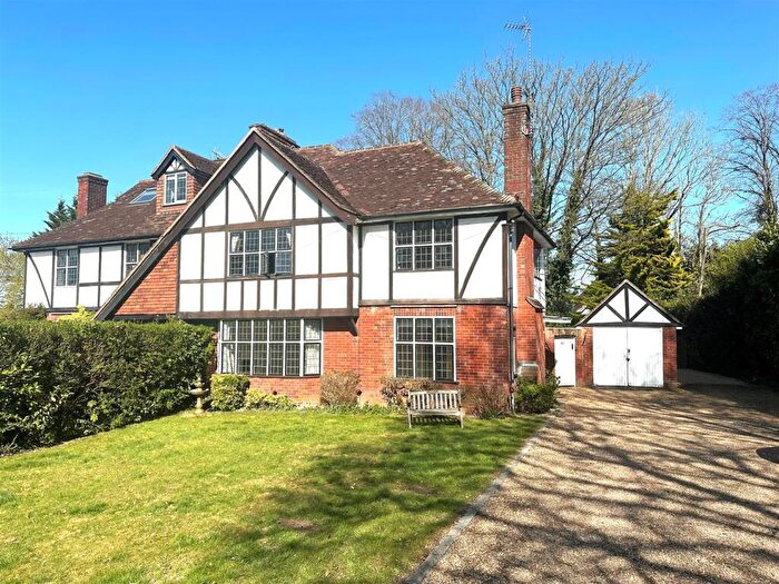 1 Bedroom Apartment For Sale In Firgrove Hill, Farnham, GU9